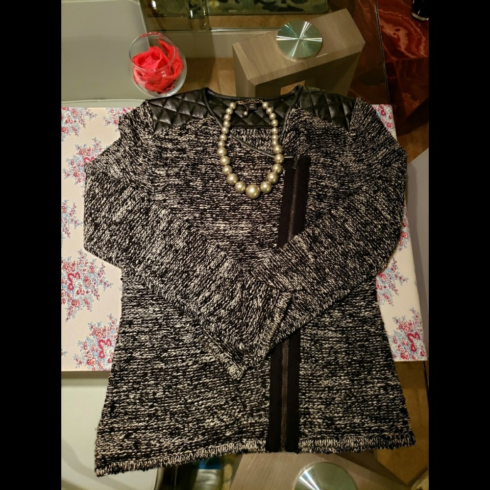 Gorgeous Light Knit "Moto-Styled"Jacket